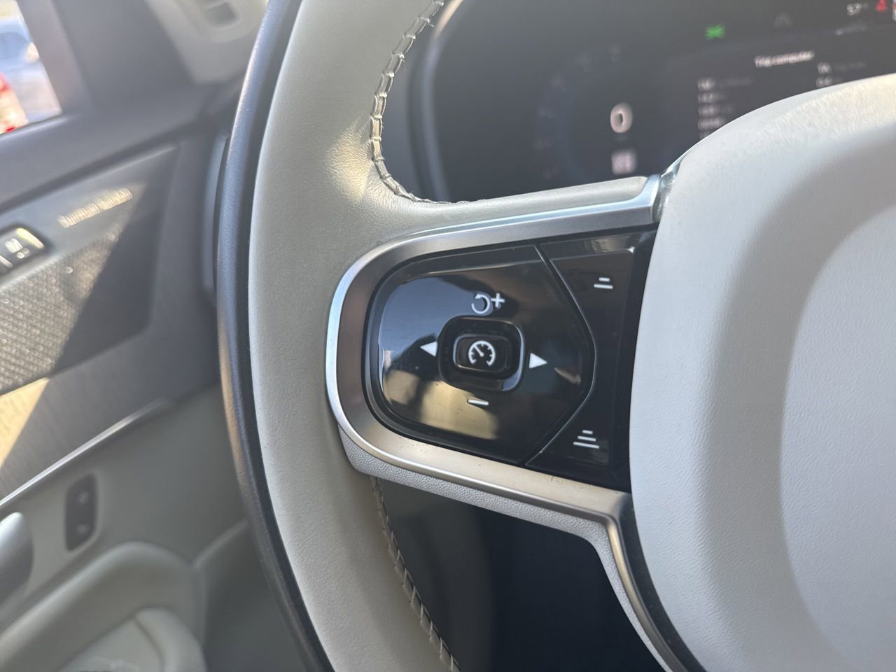 Certified 2023 Volvo XC90 B6 Plus w/ Protection Package Premier image 23