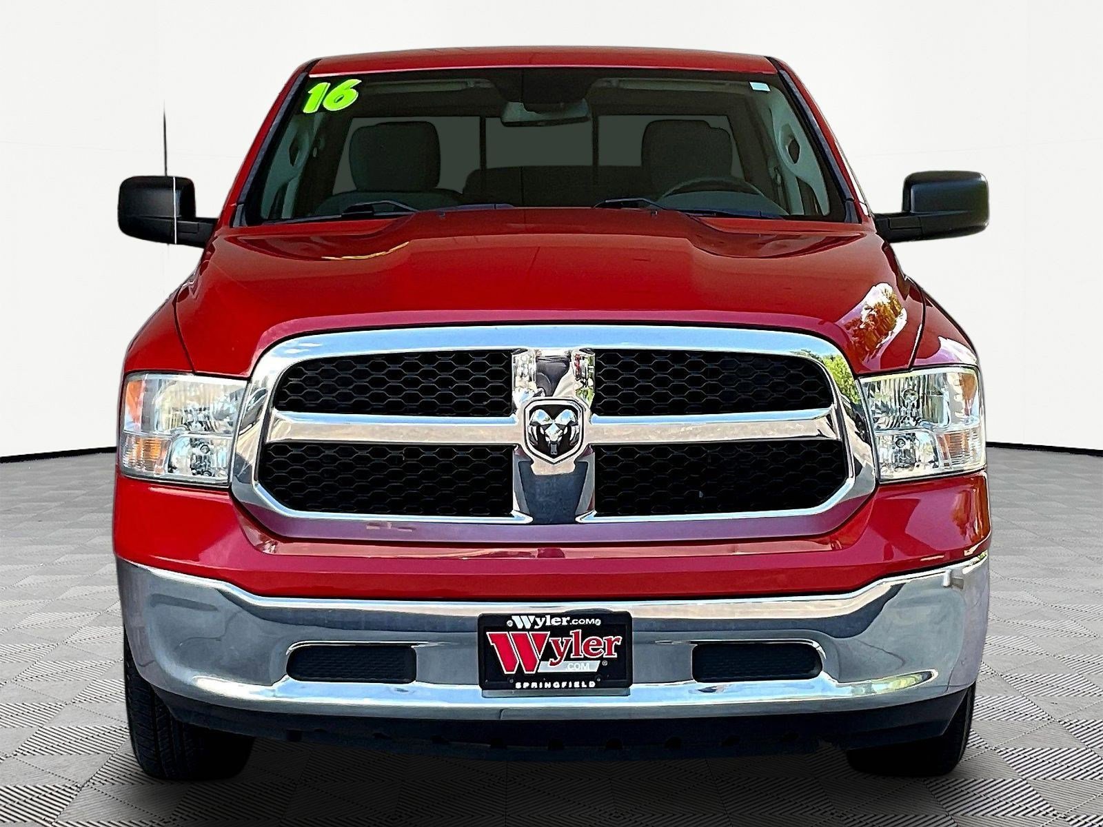 Used 2016 RAM 1500 Classic SLT AWD/4WD image 2