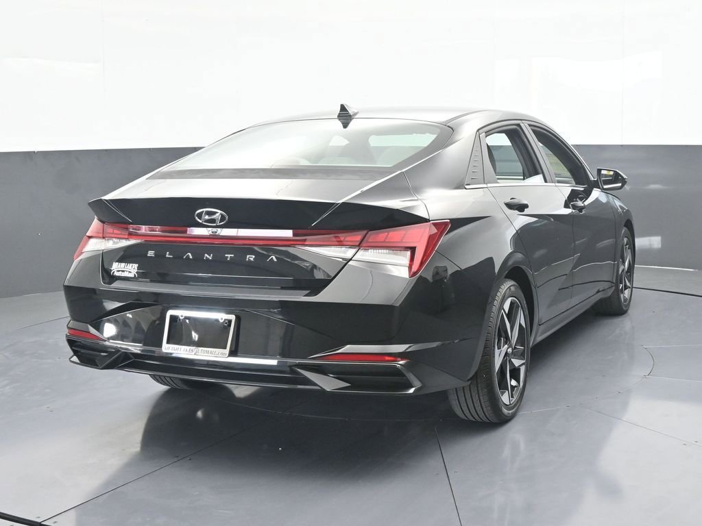 Used 2022 Hyundai Elantra SEL w/ Convenience + Premium Package image 5