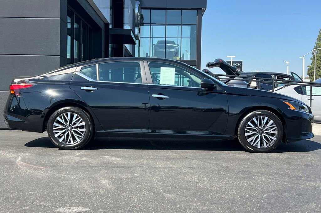 Used 2025 Nissan Altima 2.5 SV image 4