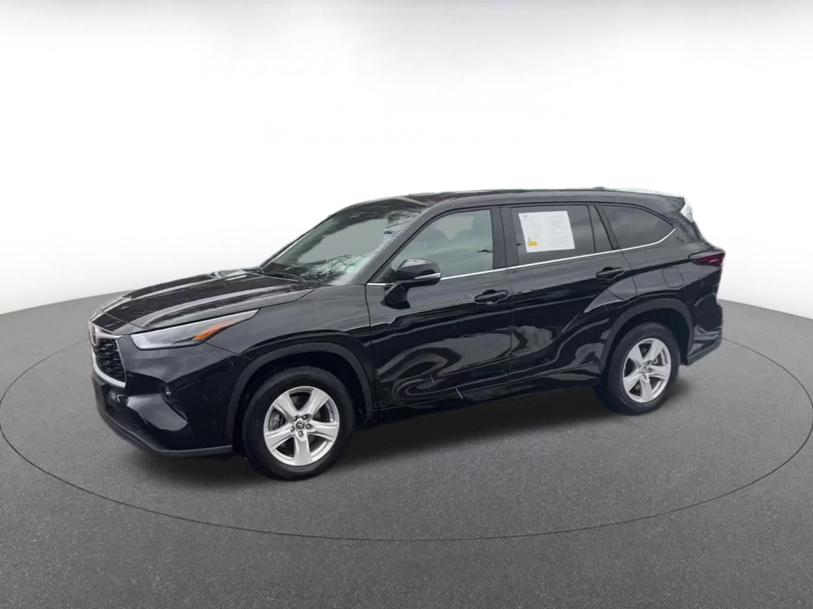 Used 2025 Toyota Highlander LE image 8