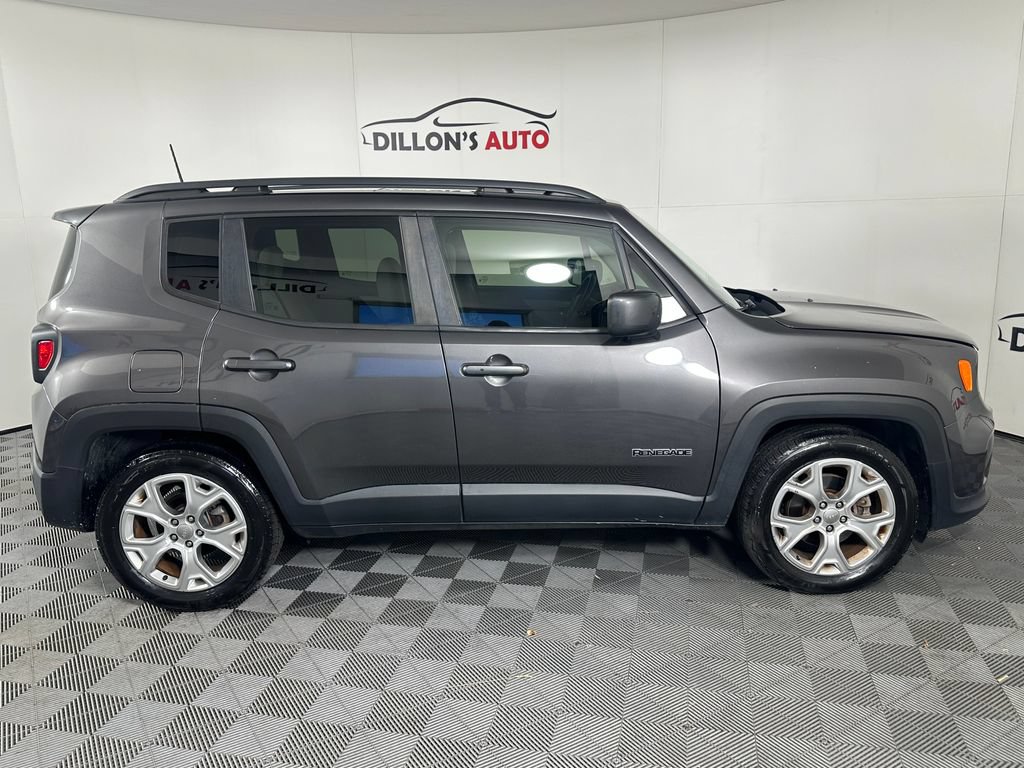 Used 2019 Jeep Renegade Latitude w/ UConnect 8.4 Nav Group FWD image 8