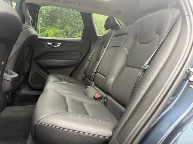 Used 2018 Volvo XC60 T5 Momentum w/ Vision Package AWD/4WD image 12