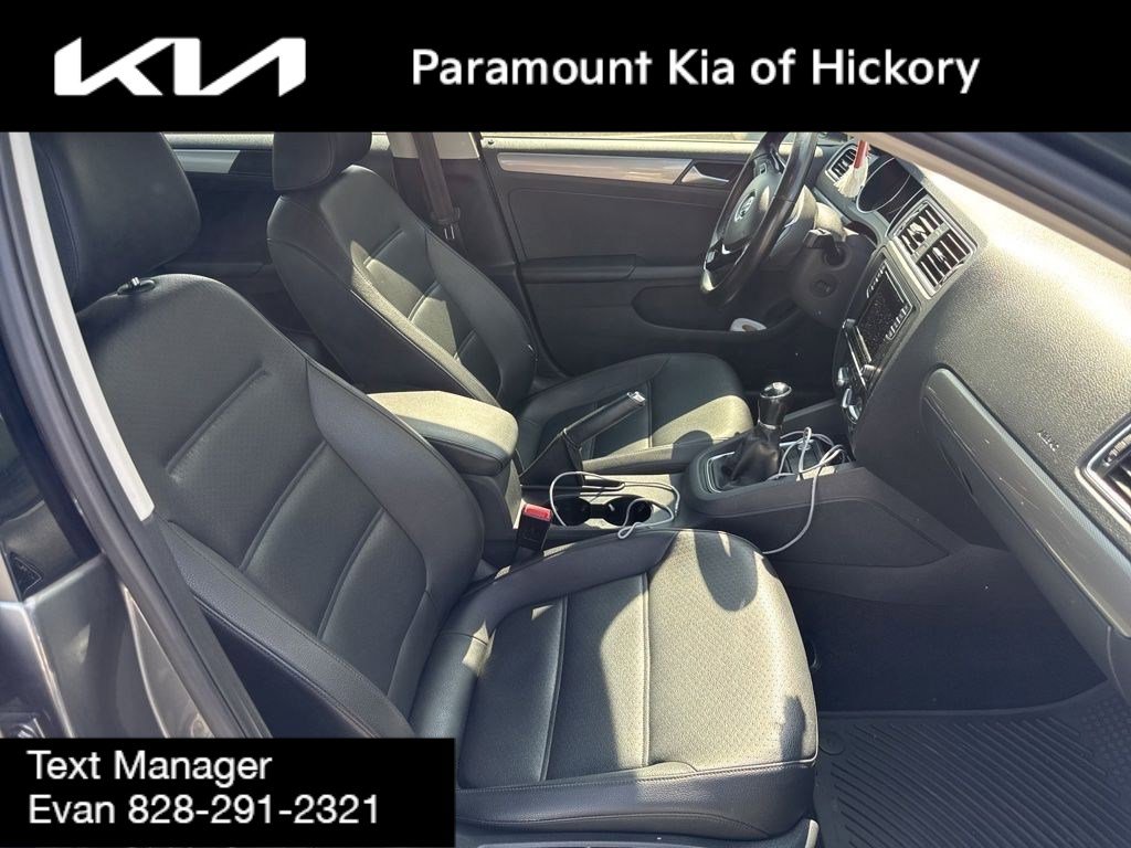 Used 2017 Volkswagen Jetta SE FWD image 6