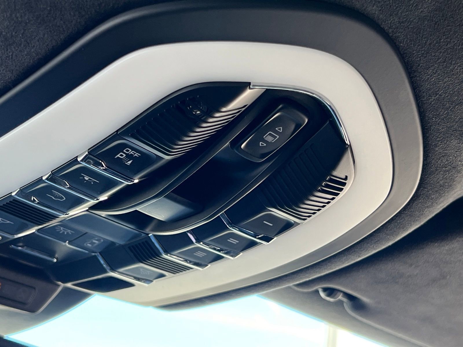 Used 2017 Porsche Macan Turbo image 29