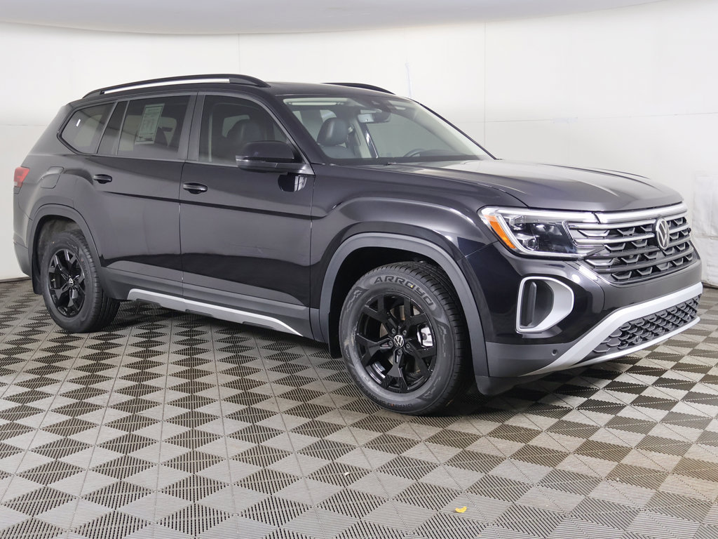 Used 2024 Volkswagen Atlas Peak Edition SEL AWD/4WD image 2