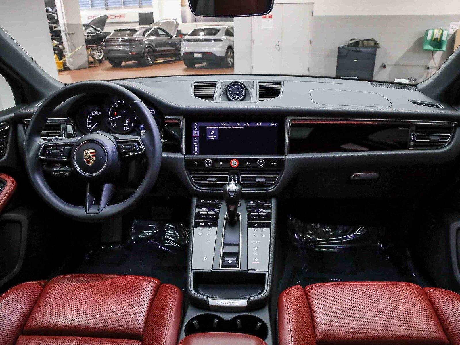 Used 2025 Porsche Macan image 17