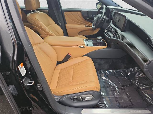 Used 2023 Lexus LS 500 w/ Interior Upgrade Package RWD image 21