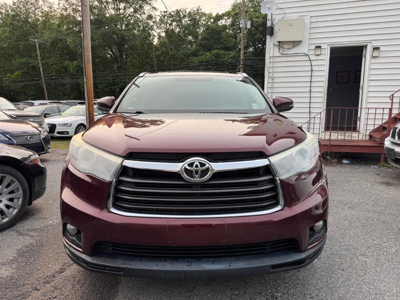 Used 2015 Toyota Highlander XLE image 2