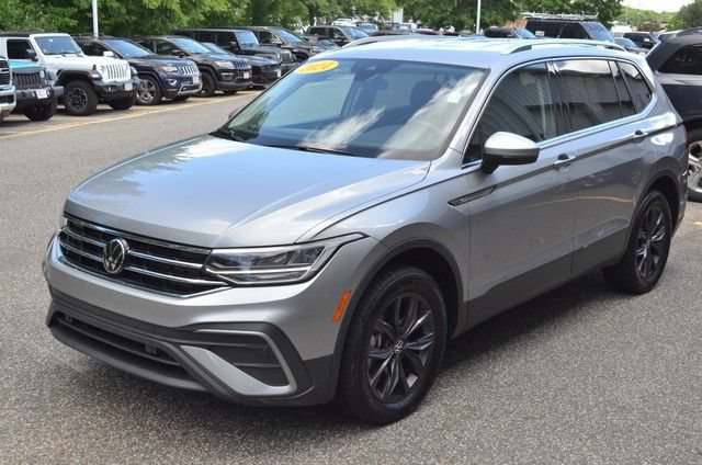Used 2024 Volkswagen Tiguan SE AWD/4WD image 4
