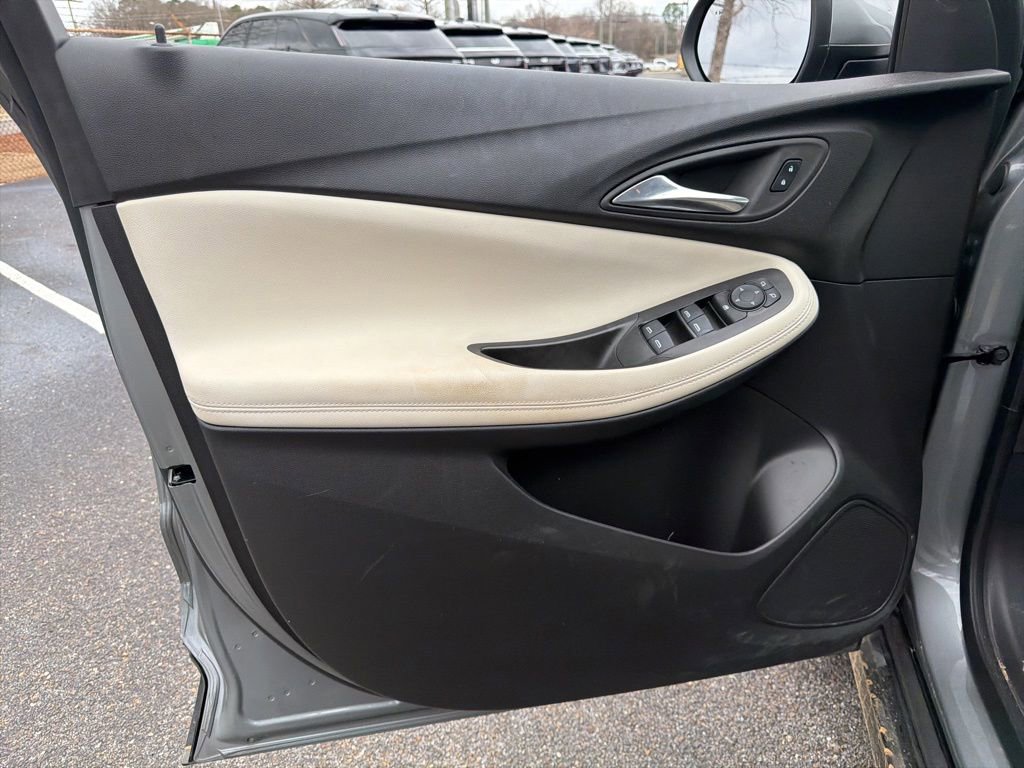 Used 2025 Buick Encore GX Sport Touring image 17