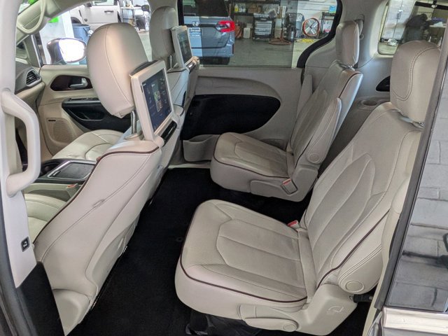 Used 2017 Chrysler Pacifica Limited FWD image 20