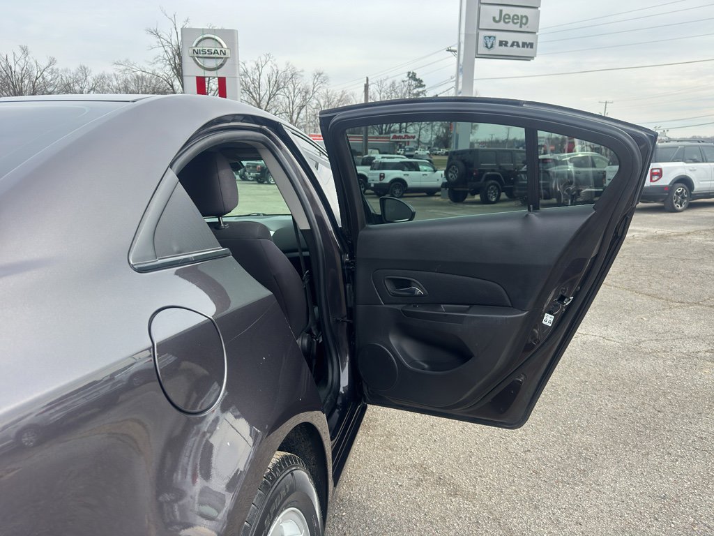 Used 2015 Chevrolet Cruze LT w/ Technology Package image 21