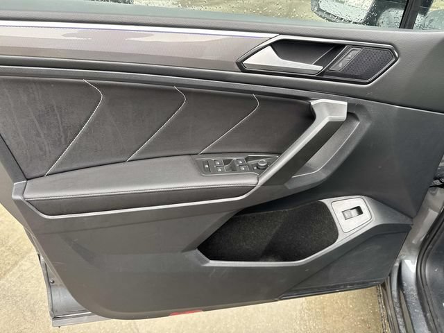 Used 2024 Volkswagen Tiguan SE R-Line FWD image 25