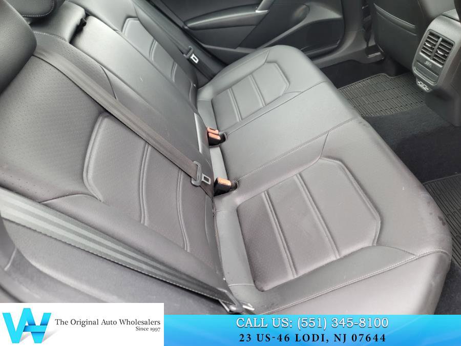 Used 2021 Volkswagen Passat 2.0T R-Line image 15