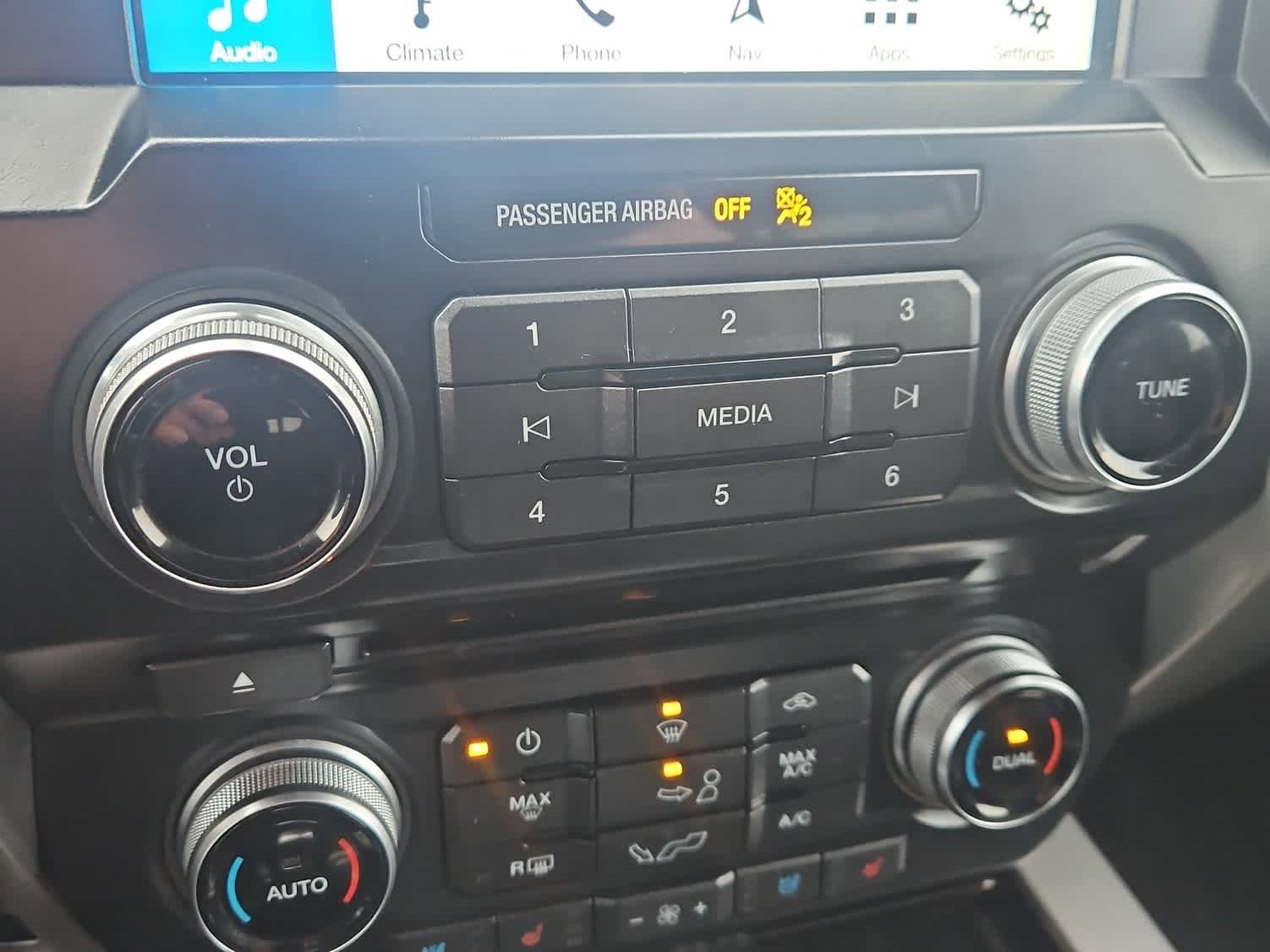 Used 2016 Ford F150 Platinum w/ Equipment Group 701A Luxury image 17