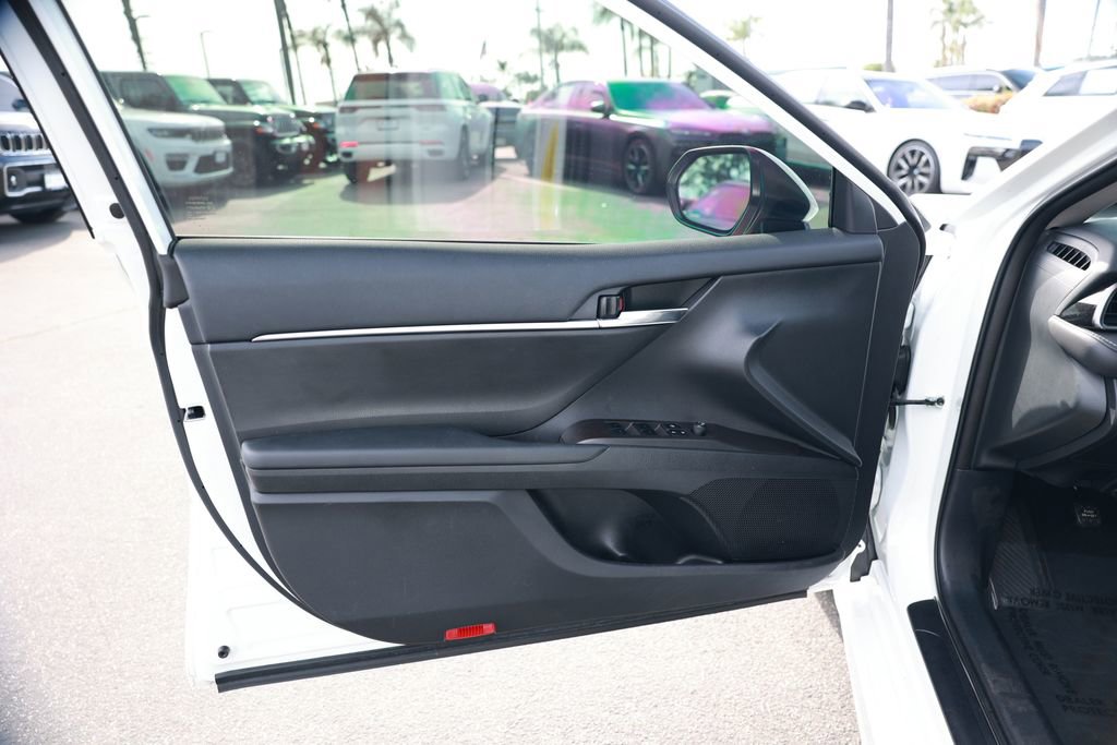 Used 2024 Toyota Camry SE image 16