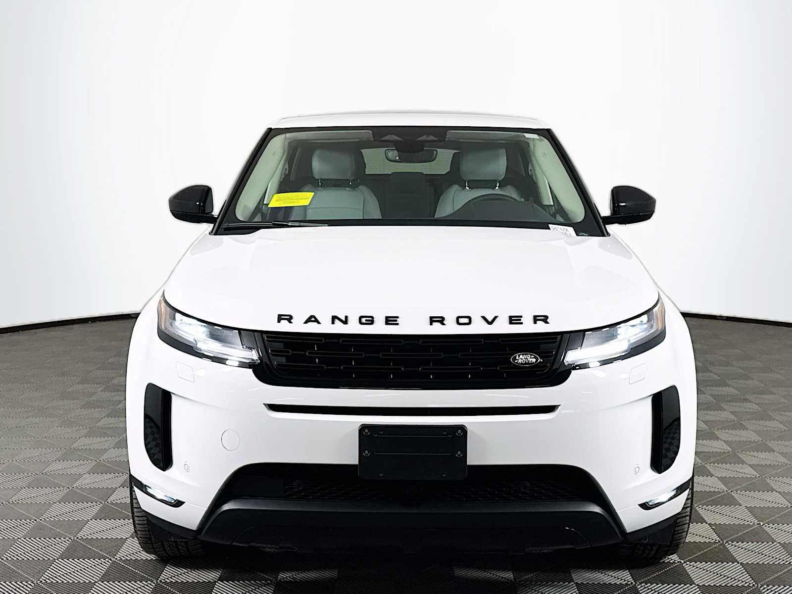 Used 2025 Land Rover Range Rover Evoque S image 2