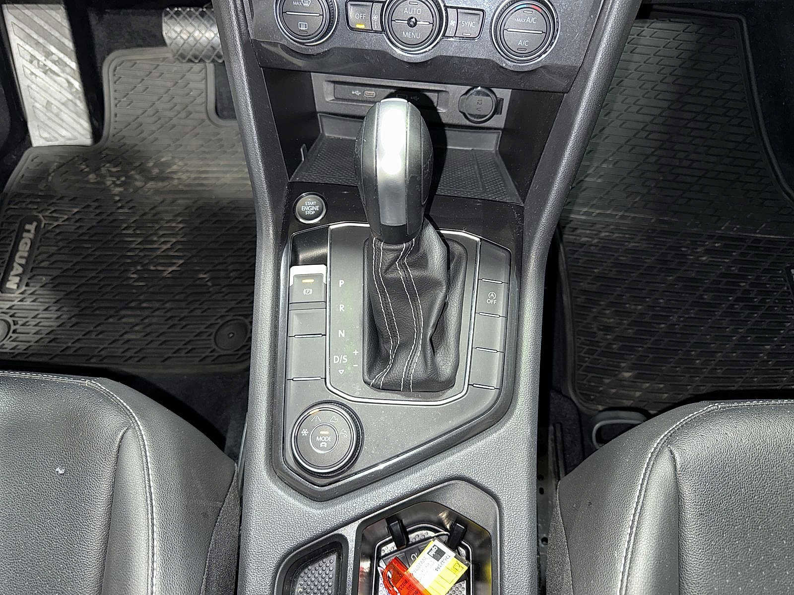 Used 2021 Volkswagen Tiguan SE w/ Panoramic Sunroof Package image 33