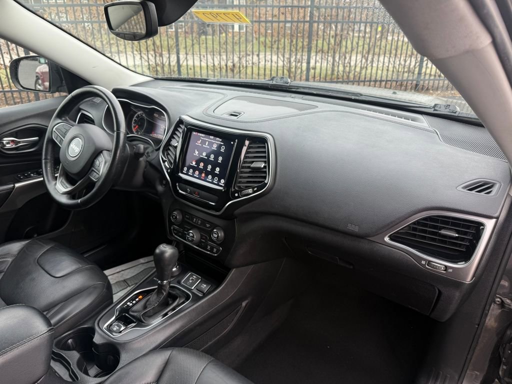 Used 2020 Jeep Cherokee Limited image 12