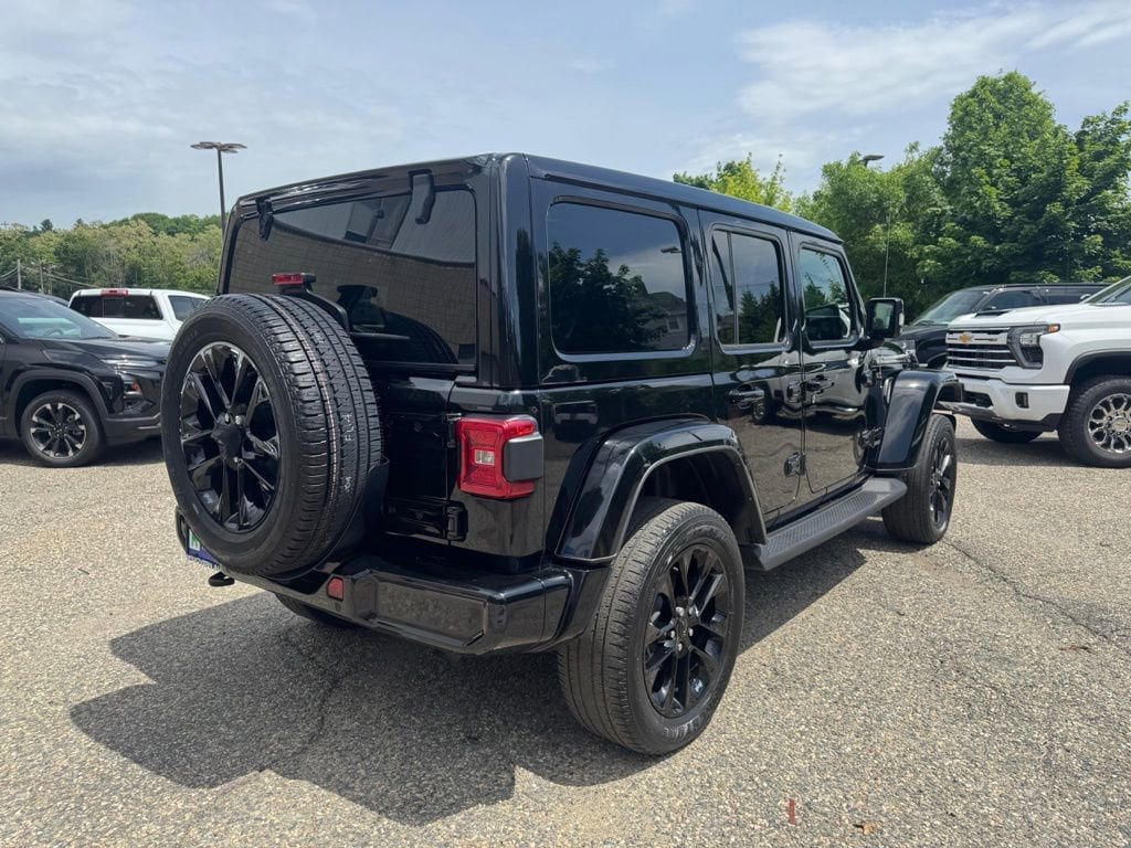 Used 2022 Jeep Wrangler Unlimited Sahara AWD/4WD image 6