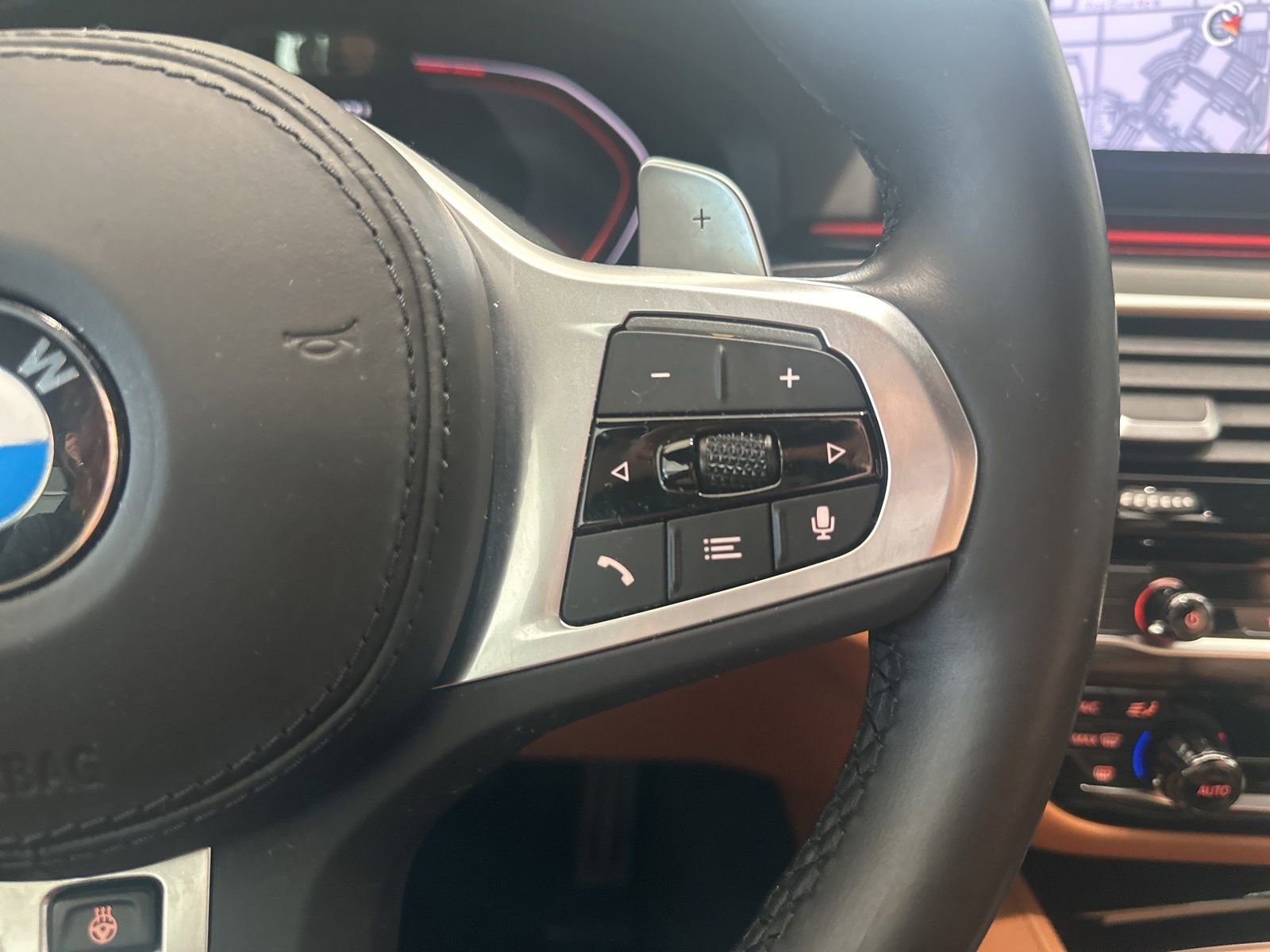 Used 2023 BMW M550i xDrive w/ Dynamic Handling Package image 19