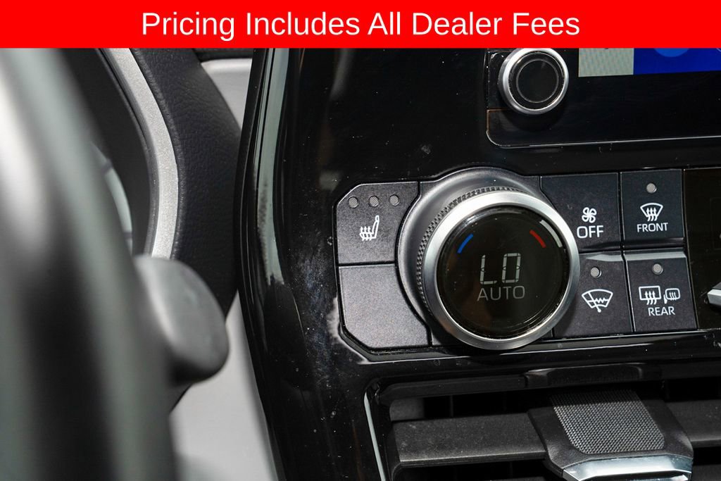 Used 2024 Toyota Highlander XLE AWD/4WD image 17