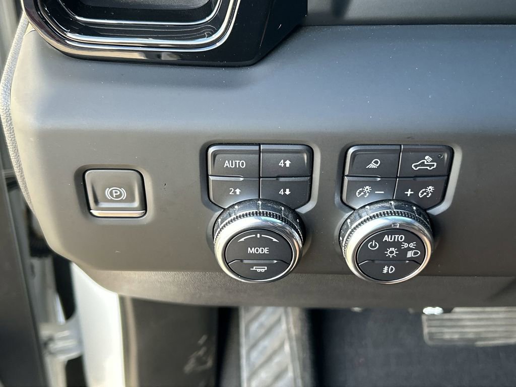 Used 2024 GMC Sierra 1500 AT4 w/ AT4 Preferred Package AWD/4WD image 18