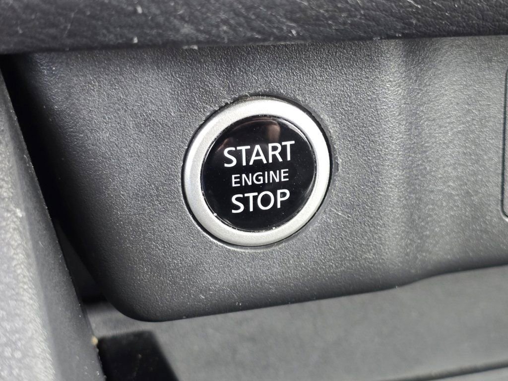 Used 2023 Nissan Rogue S AWD/4WD image 27