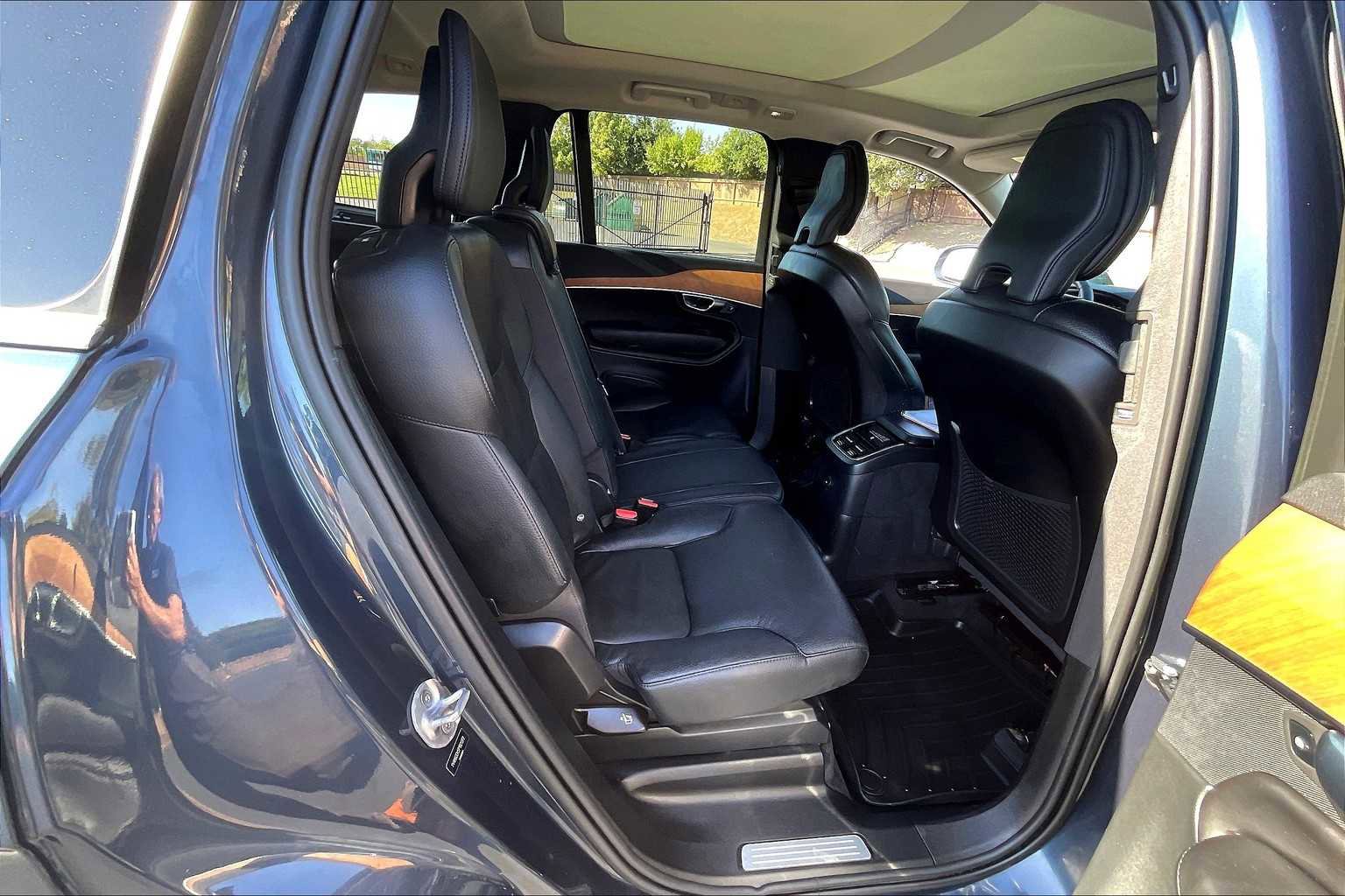 Used 2023 Volvo XC90 T8 Core image 30