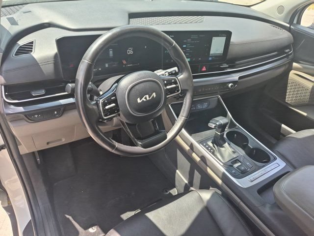 Used 2025 Kia Carnival FWD image 15