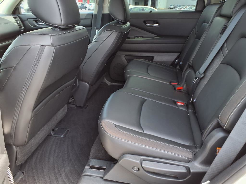 Certified 2024 Nissan Pathfinder SL image 5