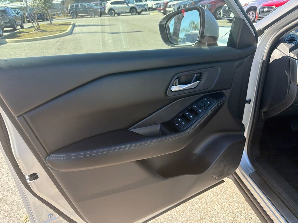 Used 2024 Nissan Rogue SV image 15