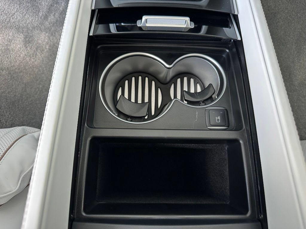 Used 2025 Mercedes-Benz Maybach GLS 600 4MATIC image 38