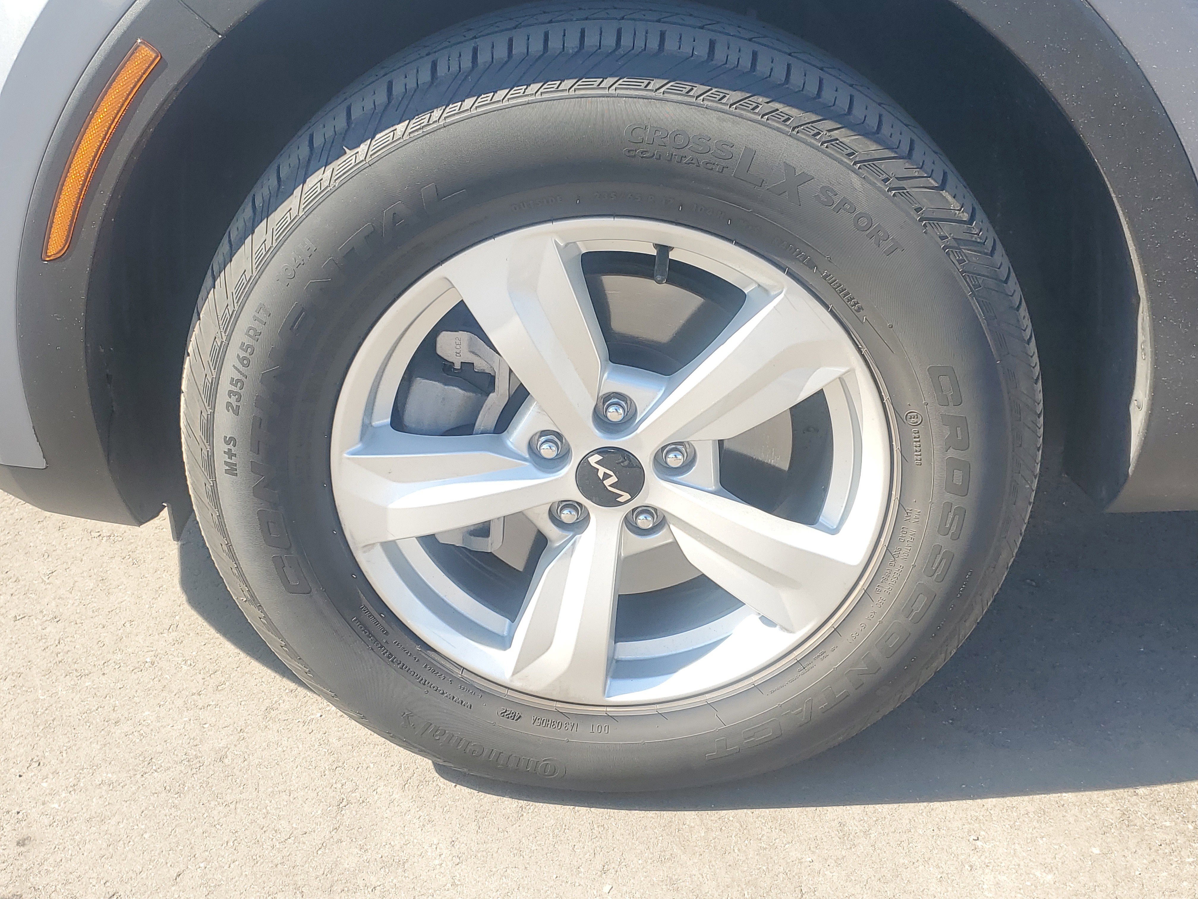 Used 2023 Kia Sorento LX image 6