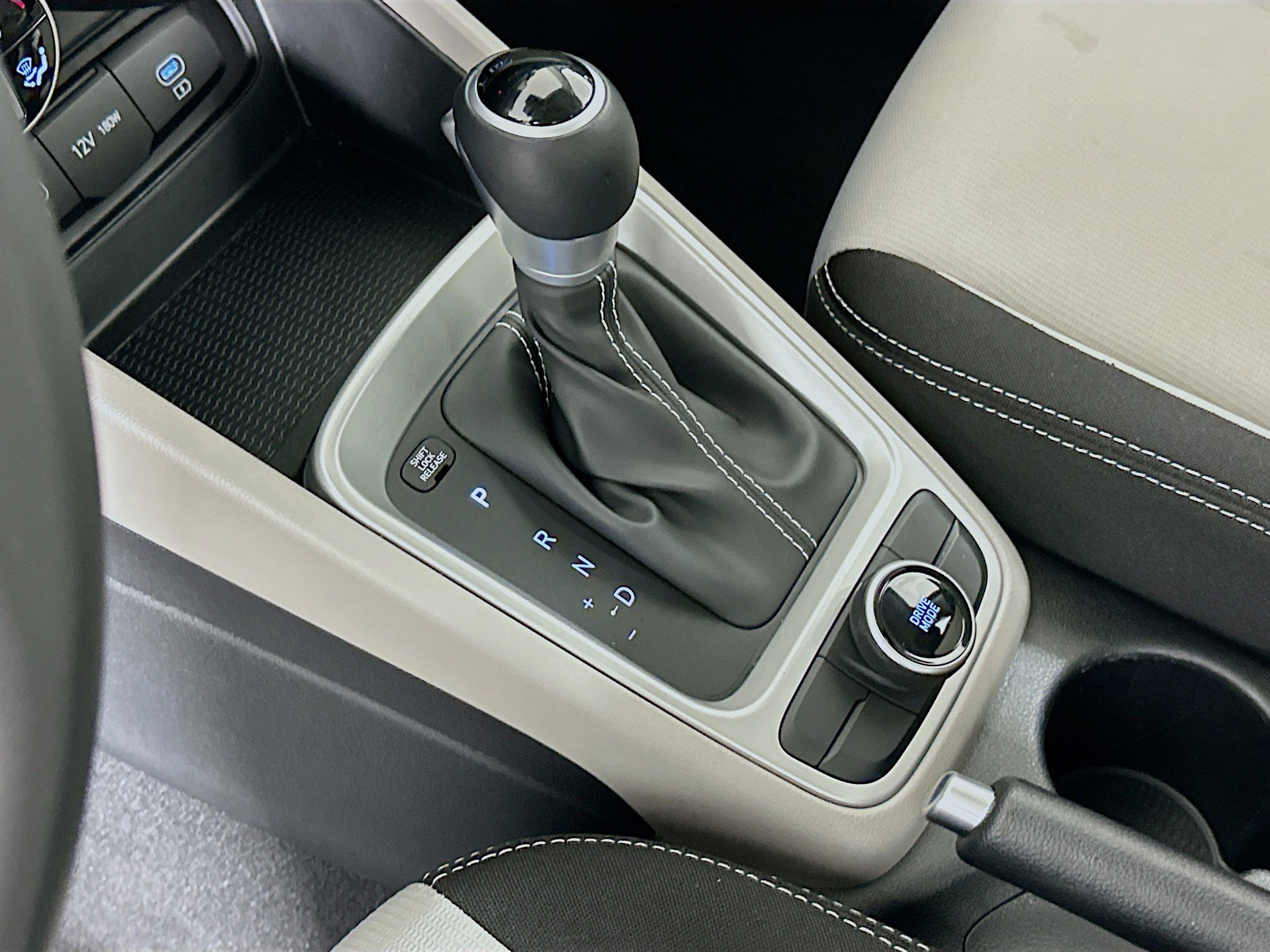 Used 2025 Hyundai Venue SEL image 24