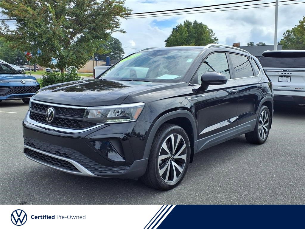 Certified 2022 Volkswagen Taos SE image 1