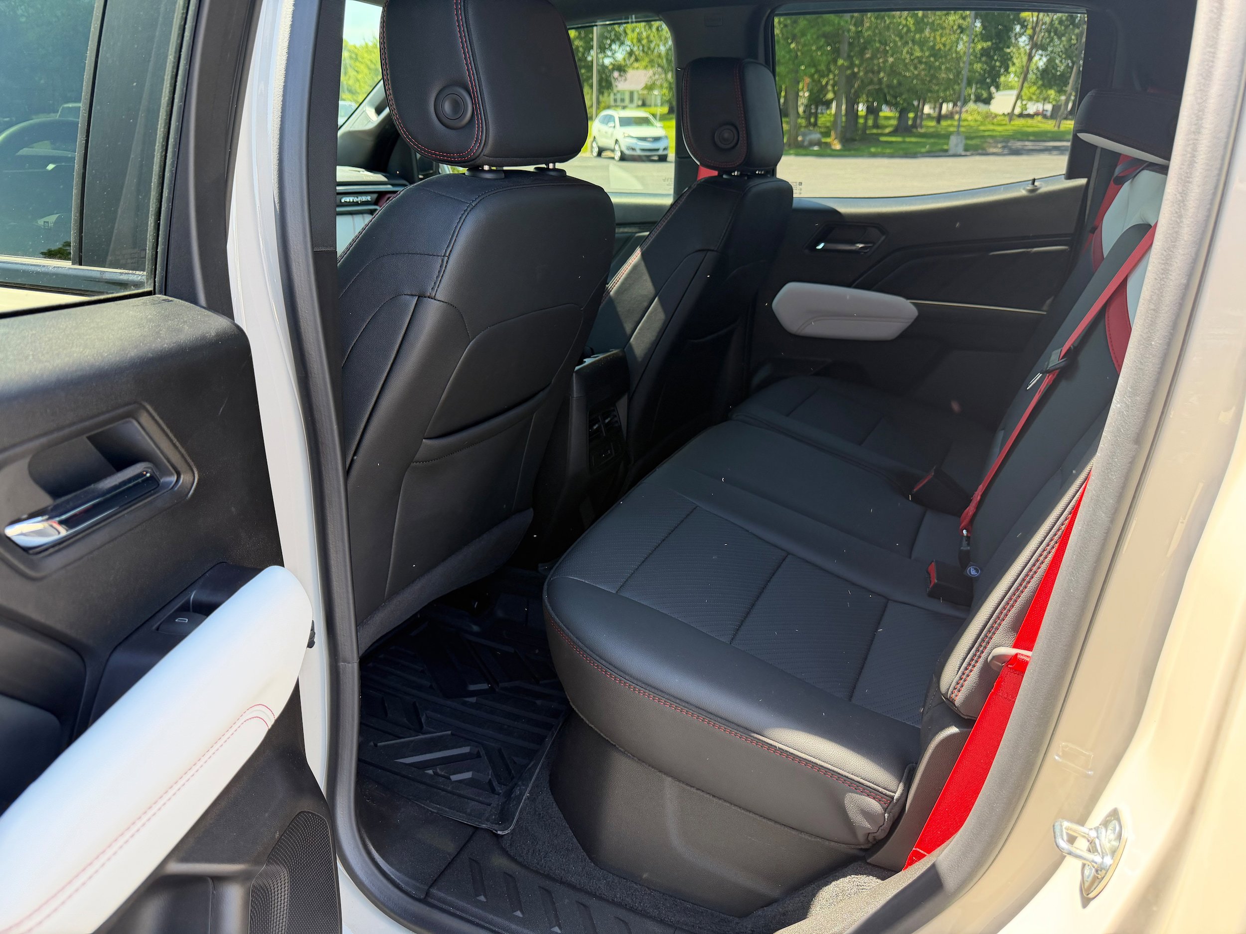 Used 2026 GMC Canyon AT4X w/ AT4X AEV Edition AWD/4WD image 23