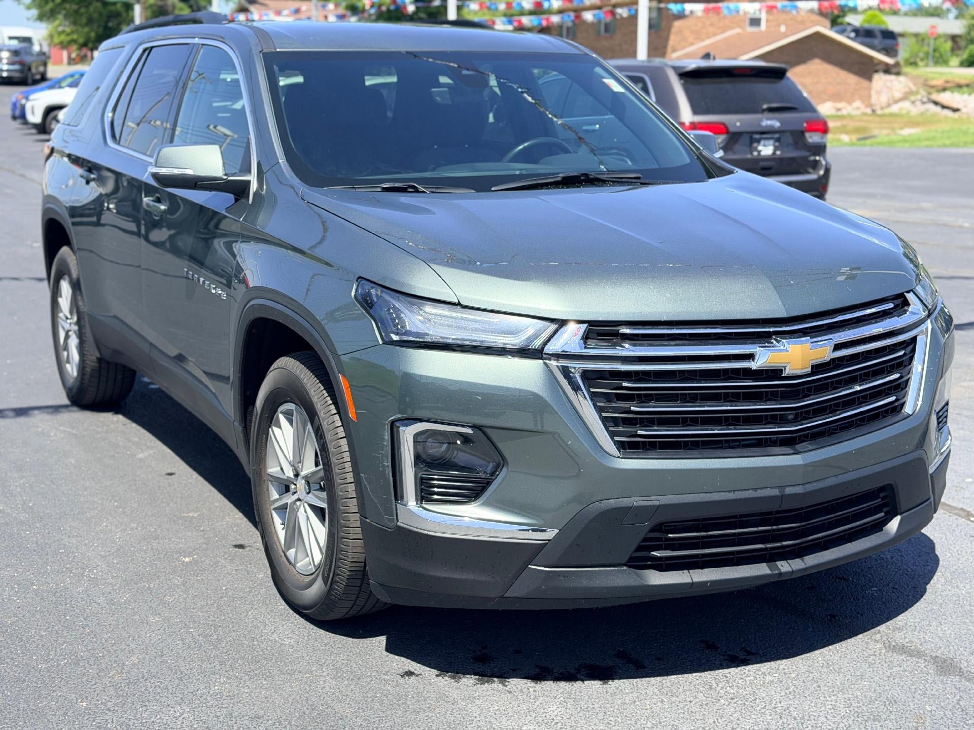 Used 2022 Chevrolet Traverse LT FWD image 3