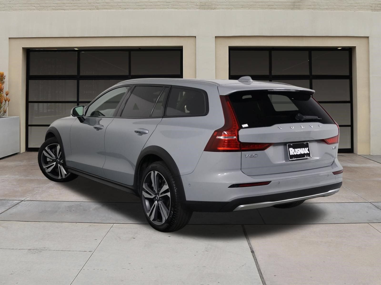 Certified 2025 Volvo V60 B5 Cross Country Plus AWD/4WD image 2