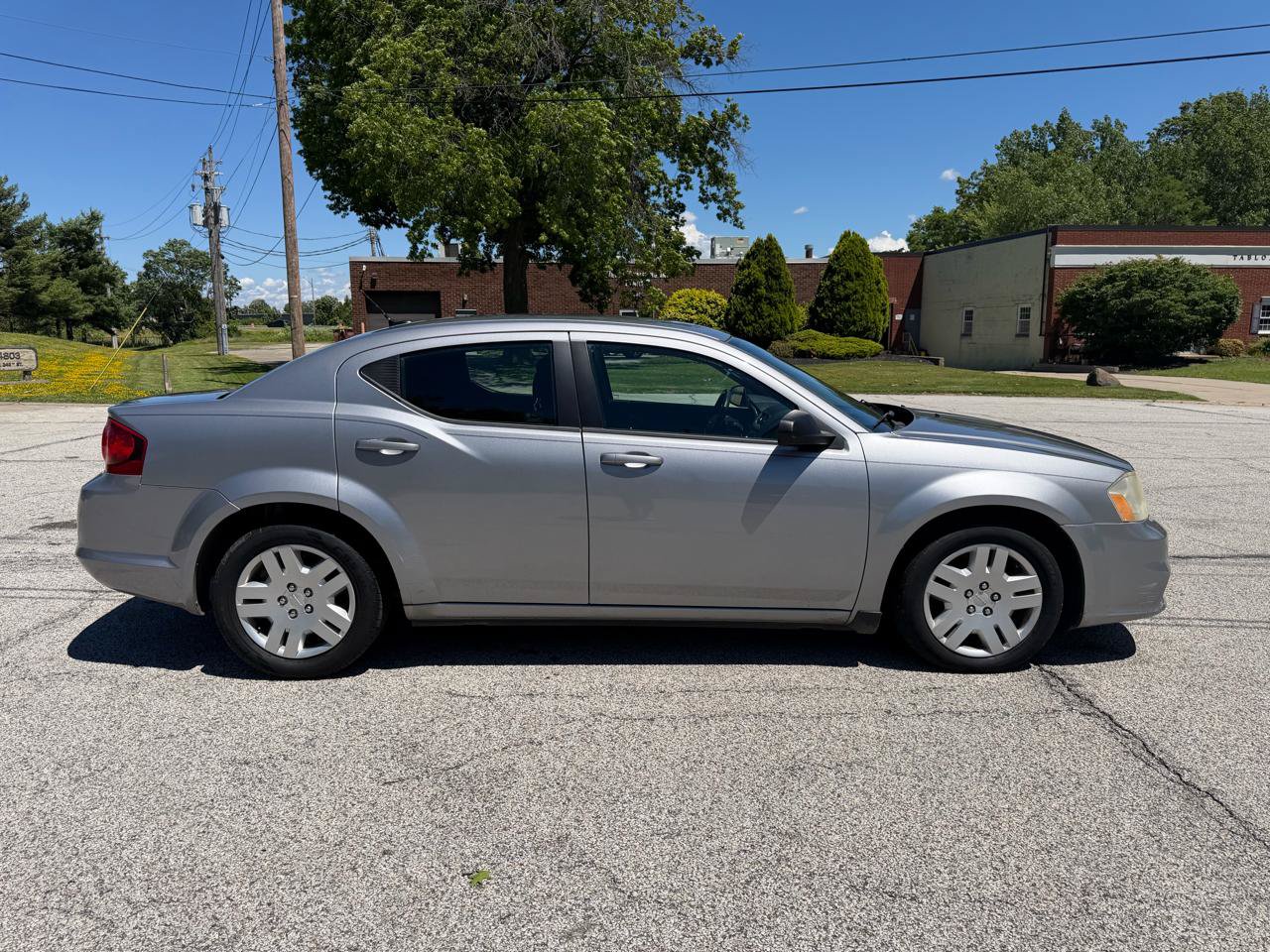 Used 2013 Dodge Avenger SE FWD image 4