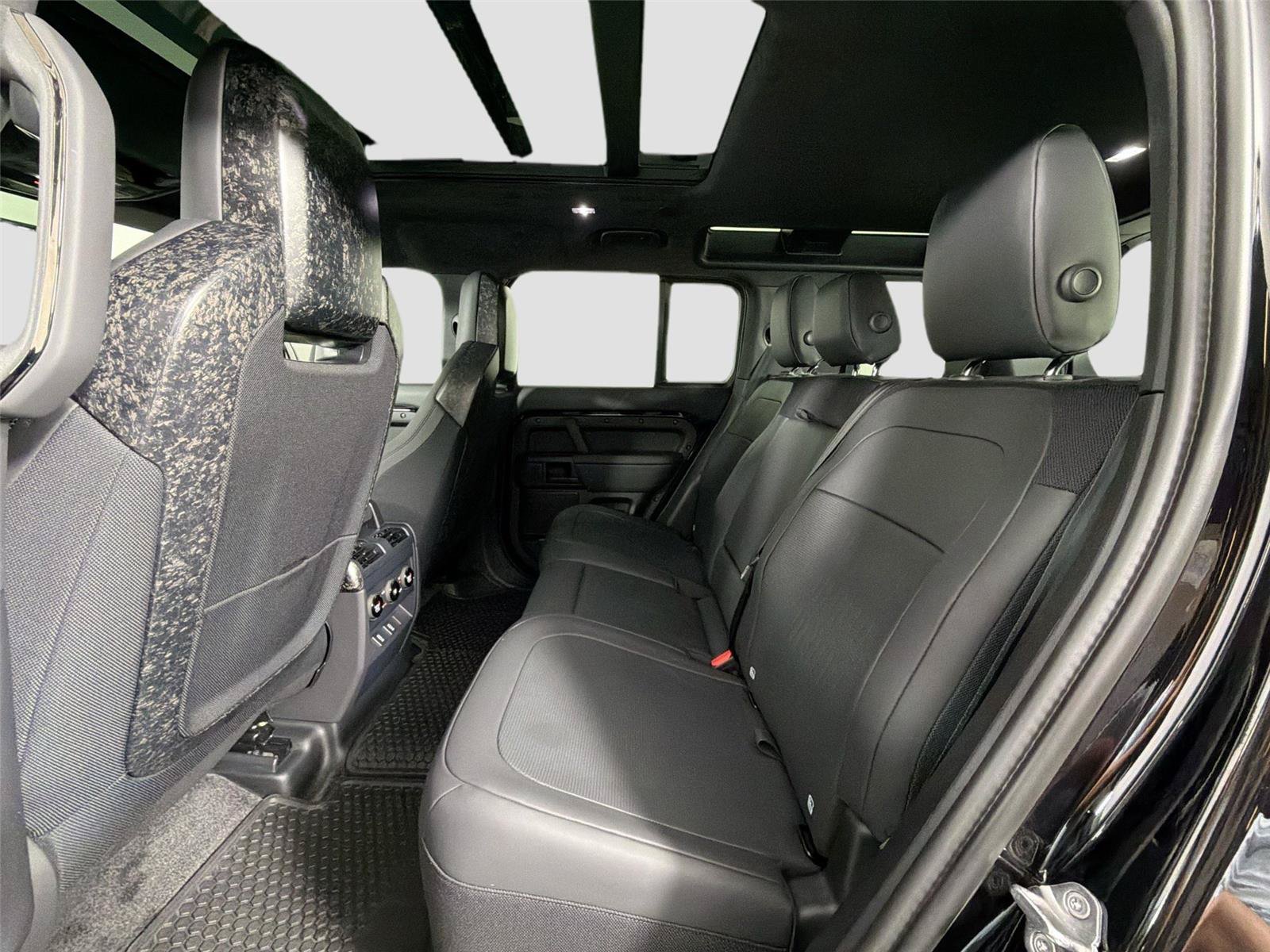 New 2026 Land Rover Defender 110 OCTA AWD/4WD image 26