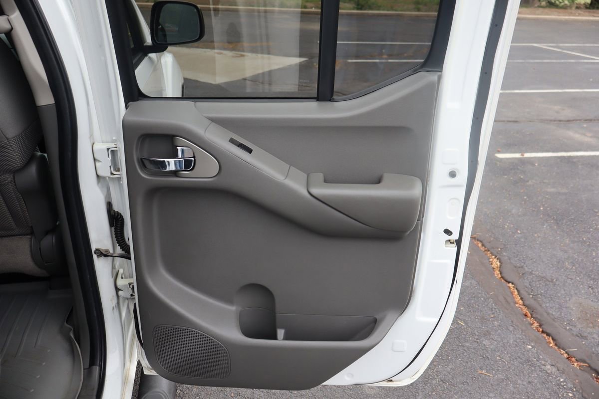 Used 2006 Nissan Frontier SE w/ (P01) Power Pkg AWD/4WD image 25