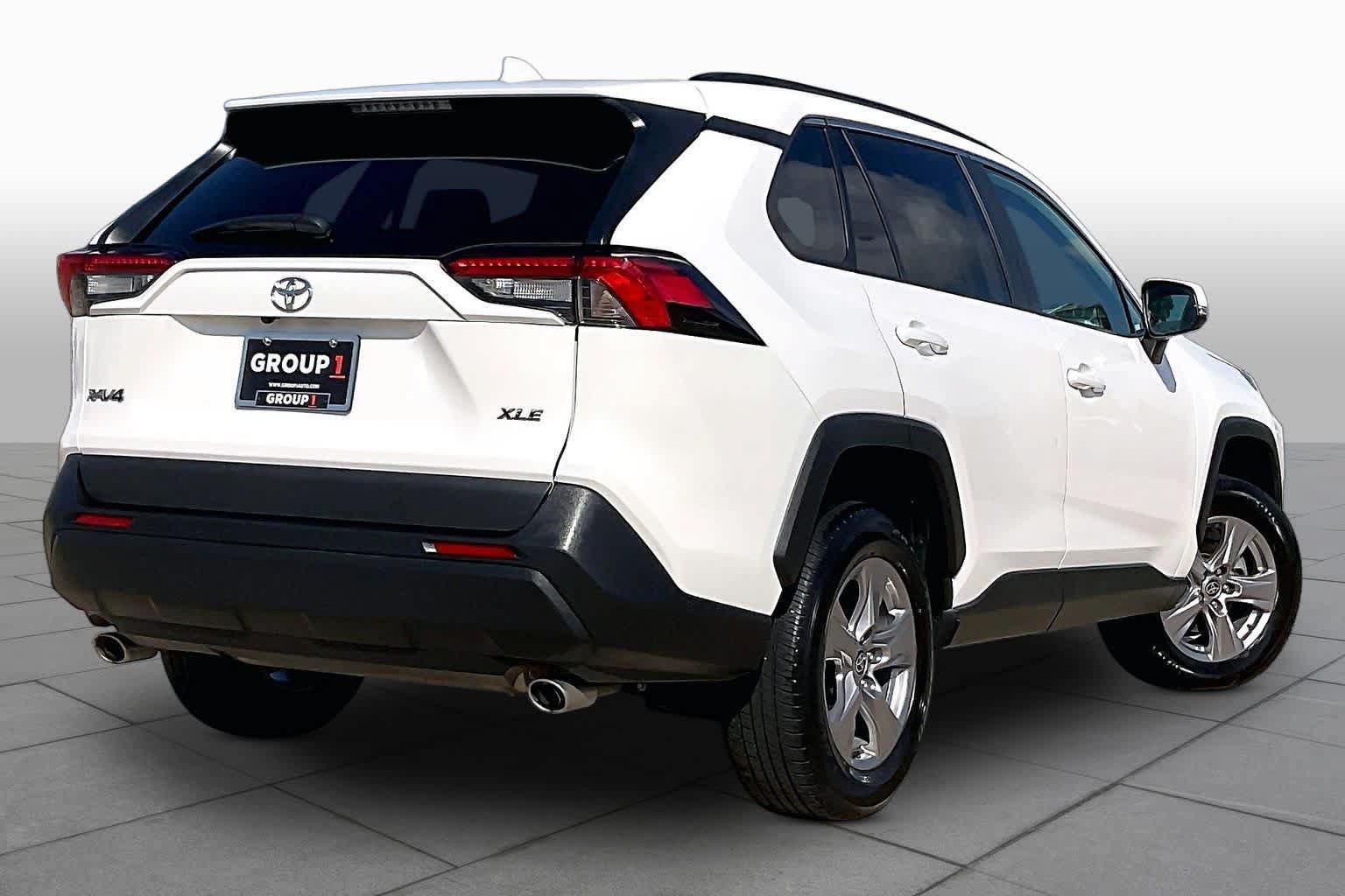 Used 2025 Toyota RAV4 XLE FWD image 12