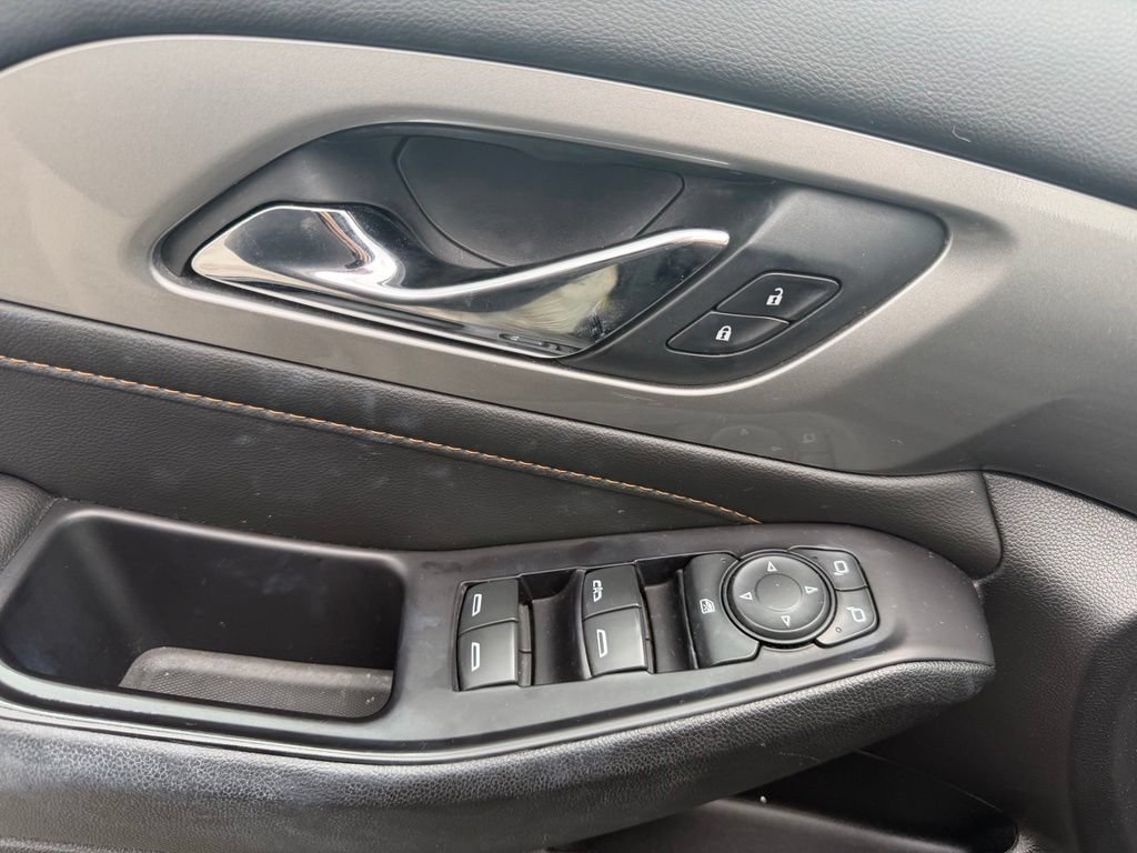 Used 2020 Chevrolet Traverse LT FWD image 11