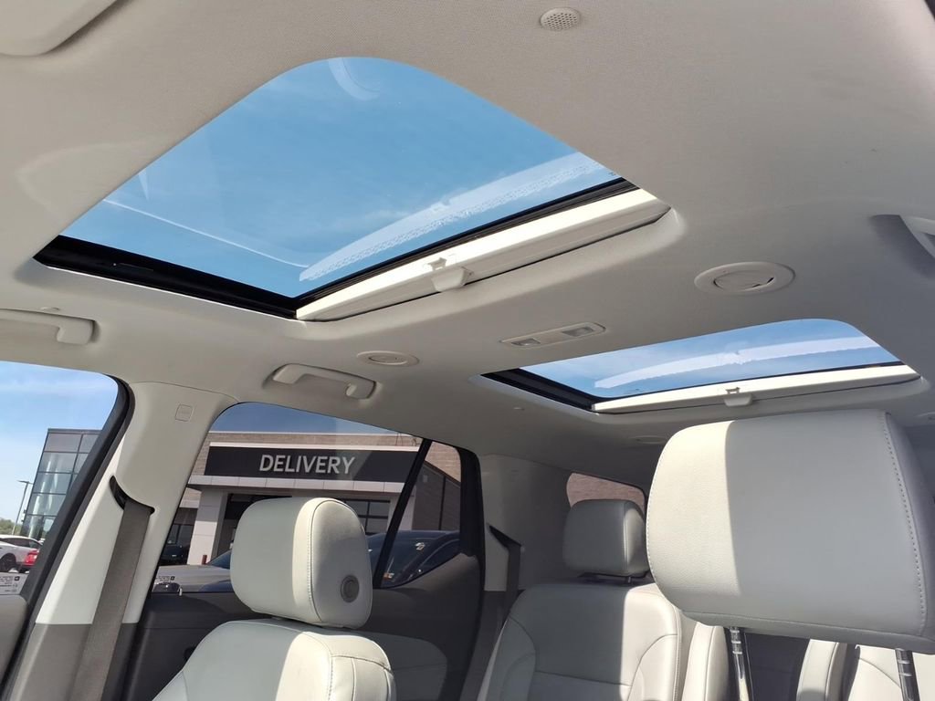 Used 2021 Chevrolet Traverse LT w/ LT Premium Package AWD/4WD image 21