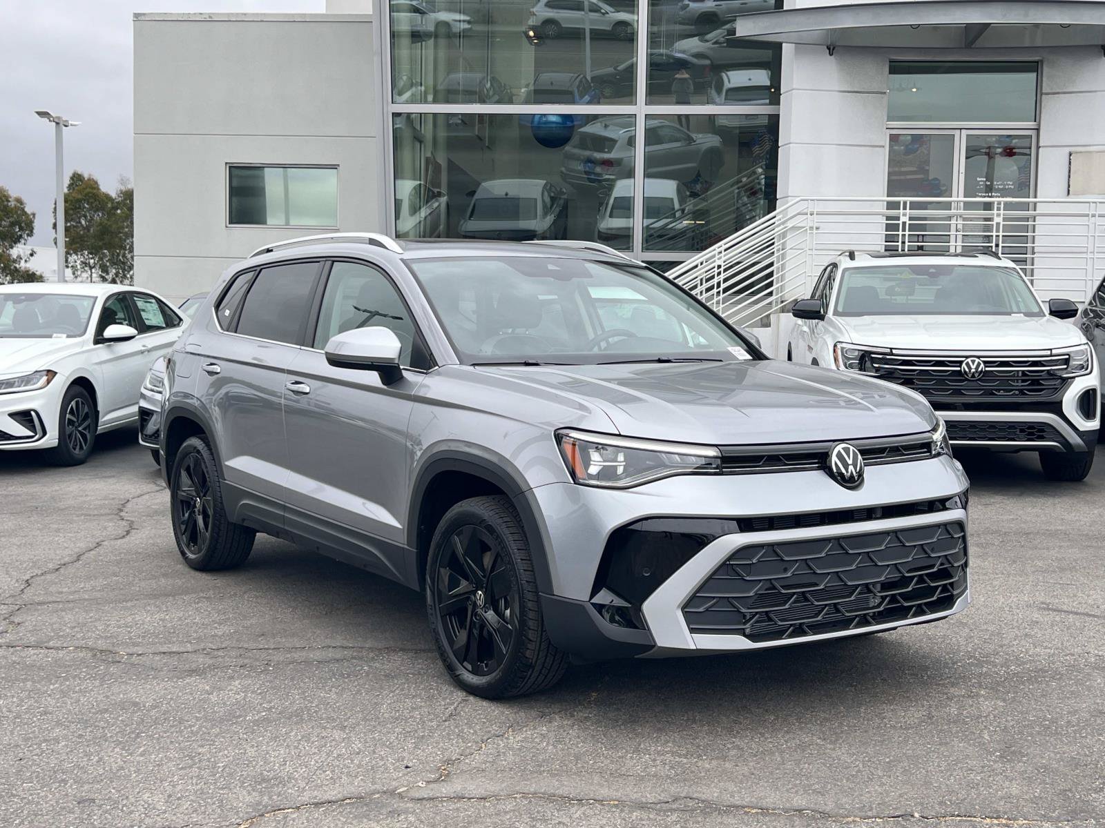 New 2026 Volkswagen Taos SE FWD image 28