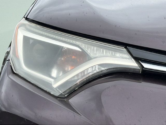 Used 2018 Toyota RAV4 XLE FWD image 9