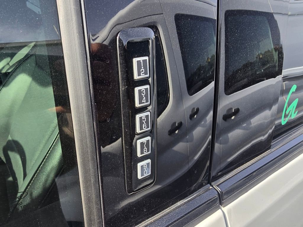 Used 2022 Ford F150 Lightning Lariat image 23