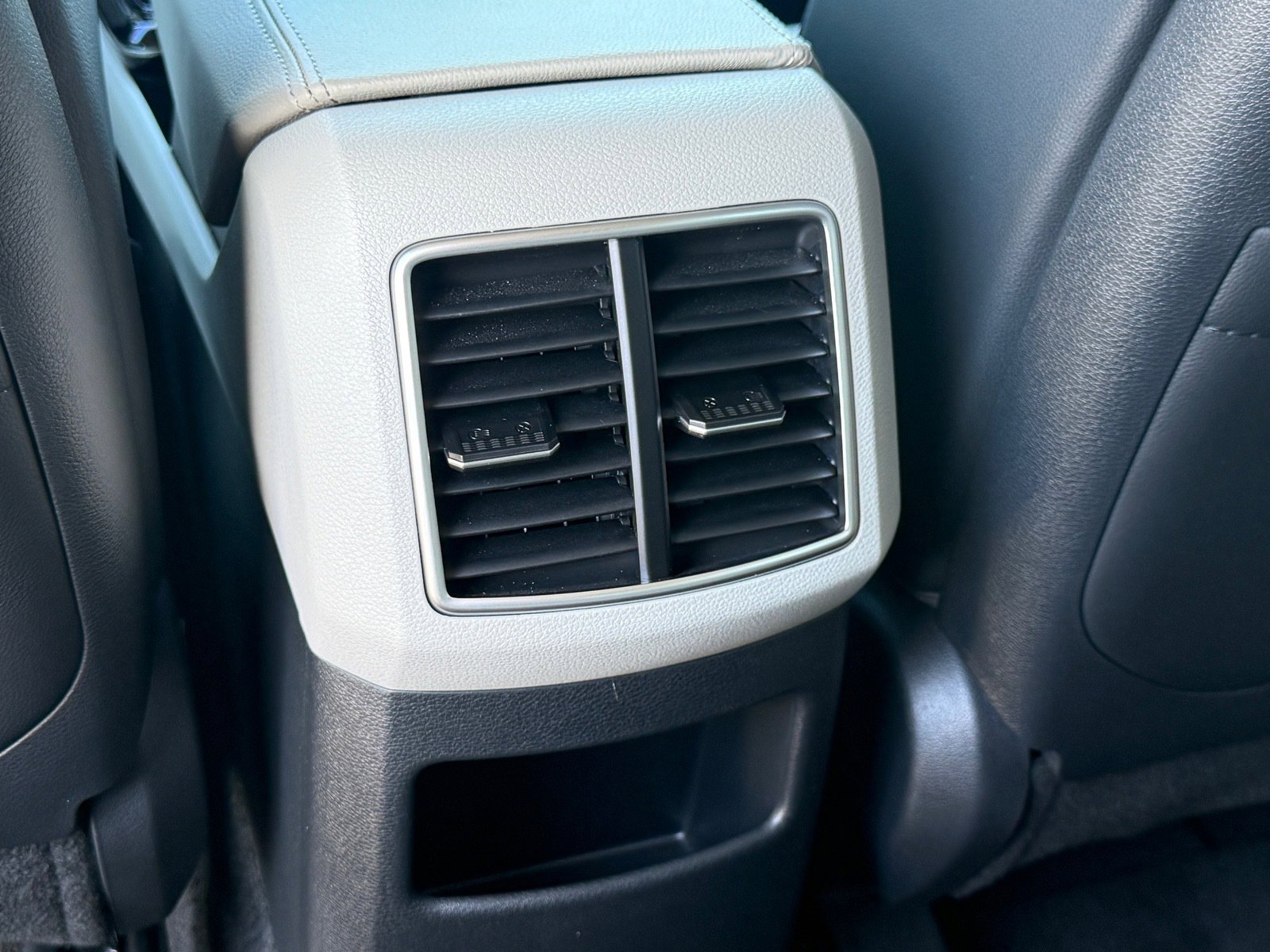 Used 2025 Kia Sportage EX image 29